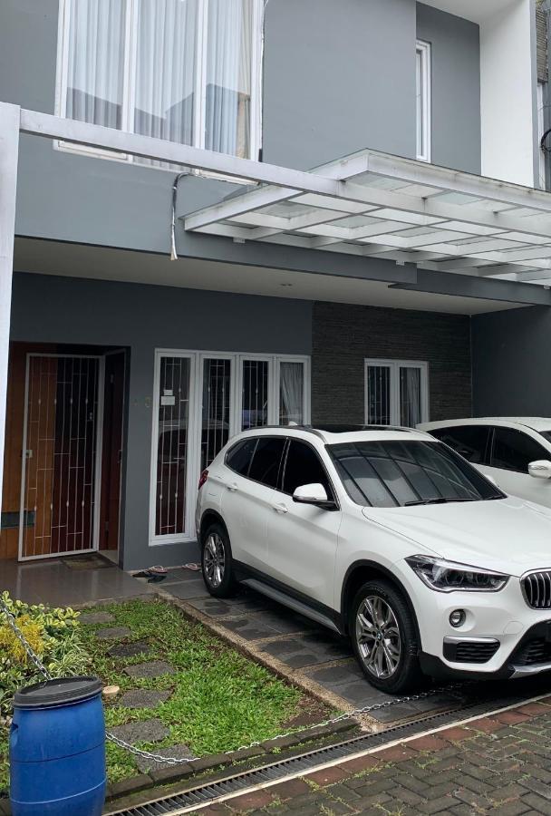 Platinum Setramurni Guest House Bandung 3Br Exterior photo